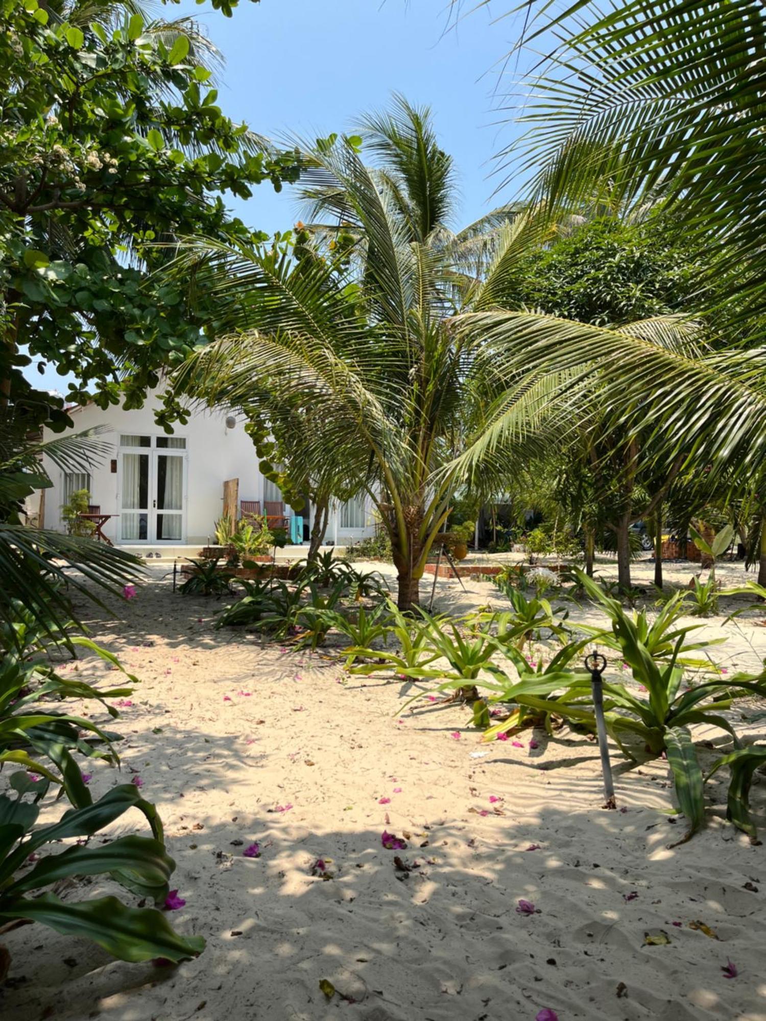 Robinson Beach Bungalow Vinh Hoa Exterior photo