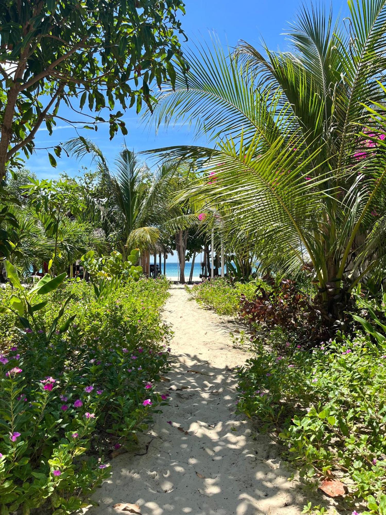 Robinson Beach Bungalow Vinh Hoa Exterior photo